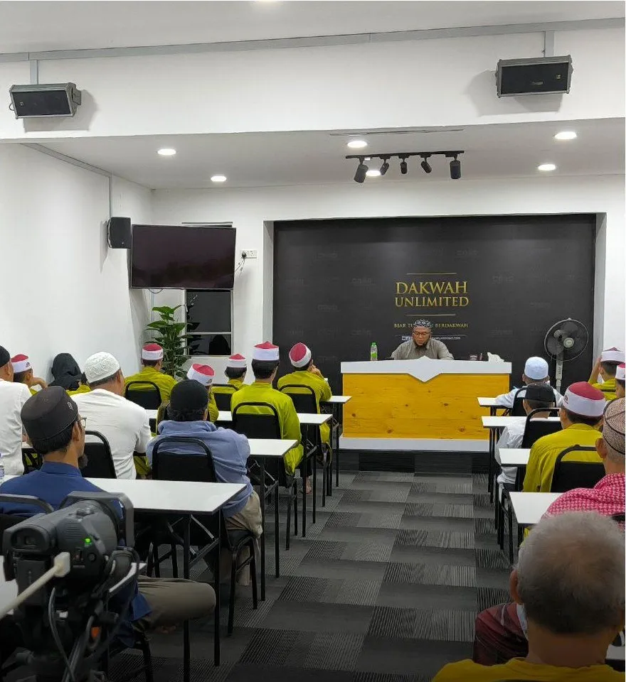 Kuliah Isyak di Dakwah Unlimited Center